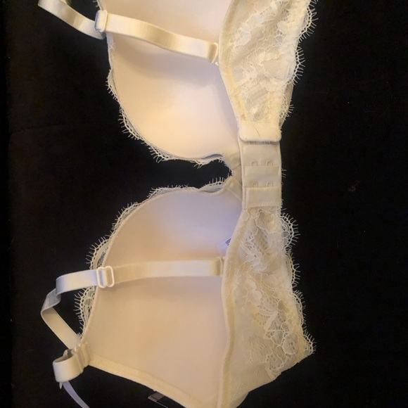 Ambrielle White Lace Plunge Push-Up - Picture 3 of 3